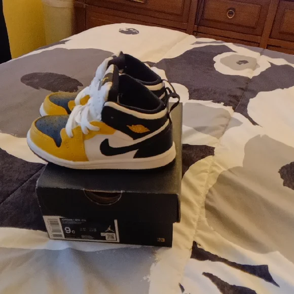 Jordan Kids High-Top Sneakers - Yellow, Black, White